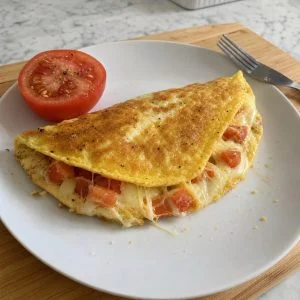 Omelete de Queijo e Tomate