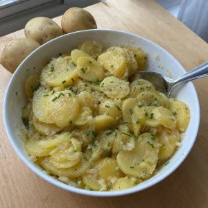 Salada de Batata Alemã (Kartoffelsalat)